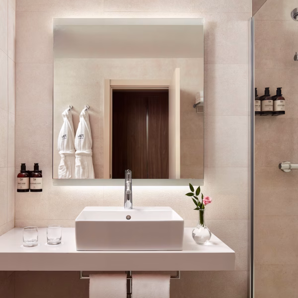 NH_Luz_Huelva_Room_Superior_Bathroom_Shower_Amenities_Mirror_Bathrobe_Plant