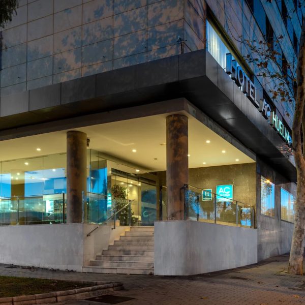 hevhu-exterior-8590-hor-clsc