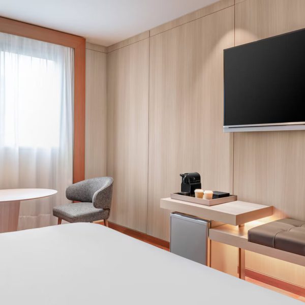 hevhu-plus-guestroom-8878-hor-clsc